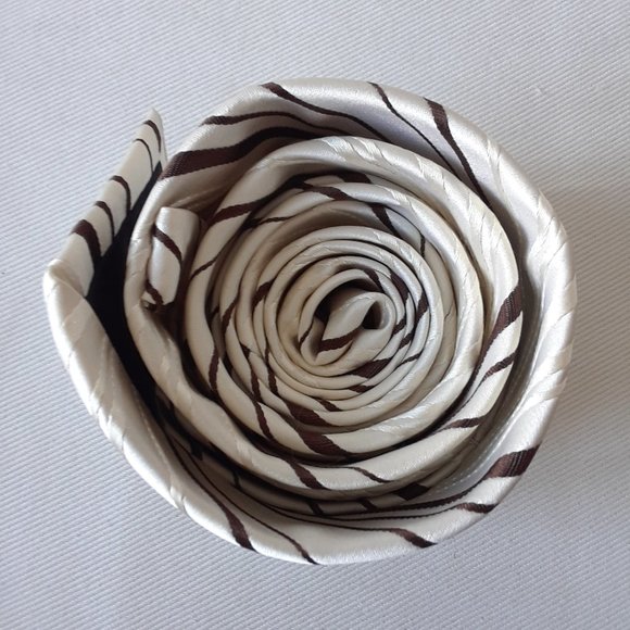 Jerry Garcia. Slim Striped Silk Tie. Off-White & Brown - Picture 8 of 9